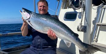 Lachsangelerglück mit der MY Flipper auf Rügen April 2021